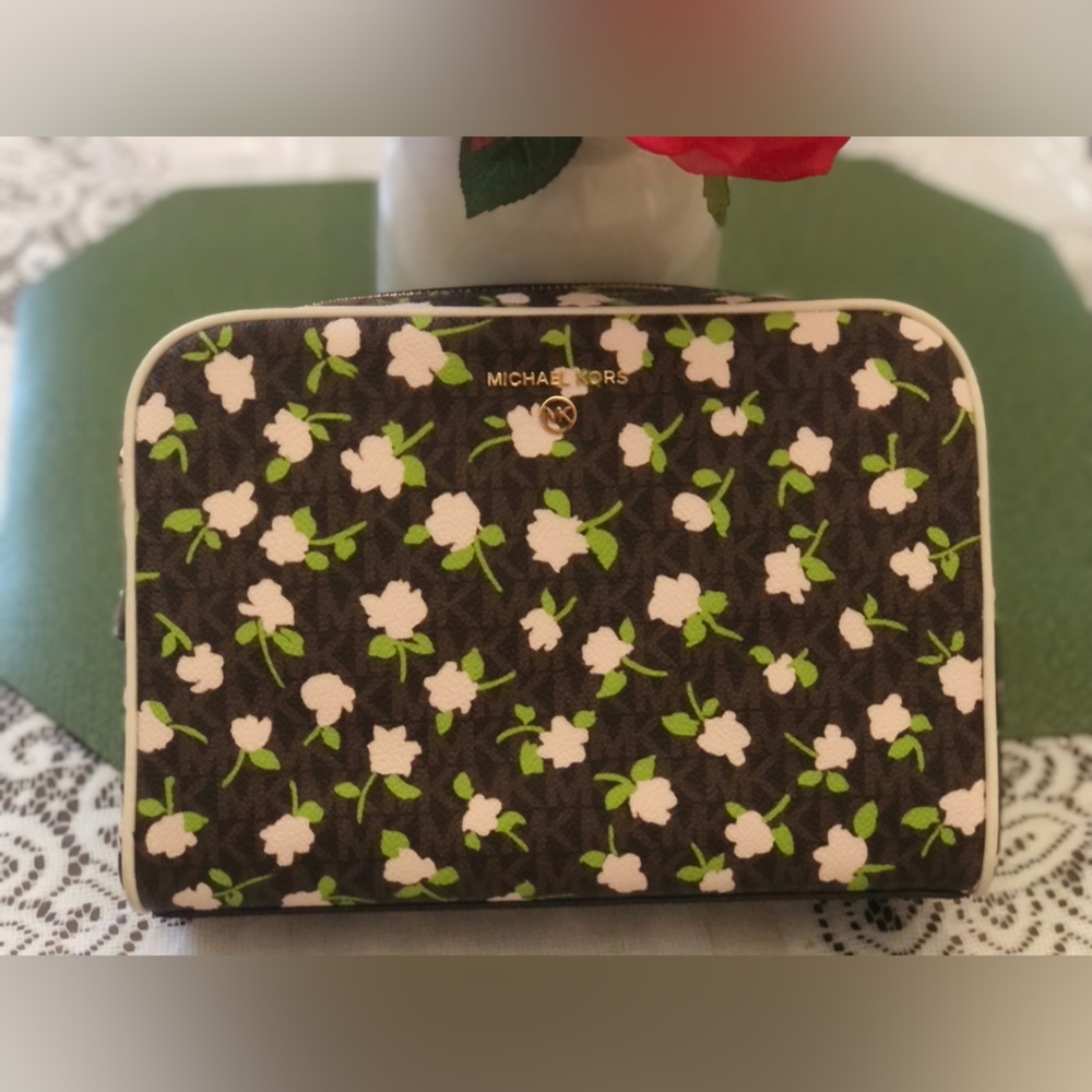 Michael Kors Jet Set Charm